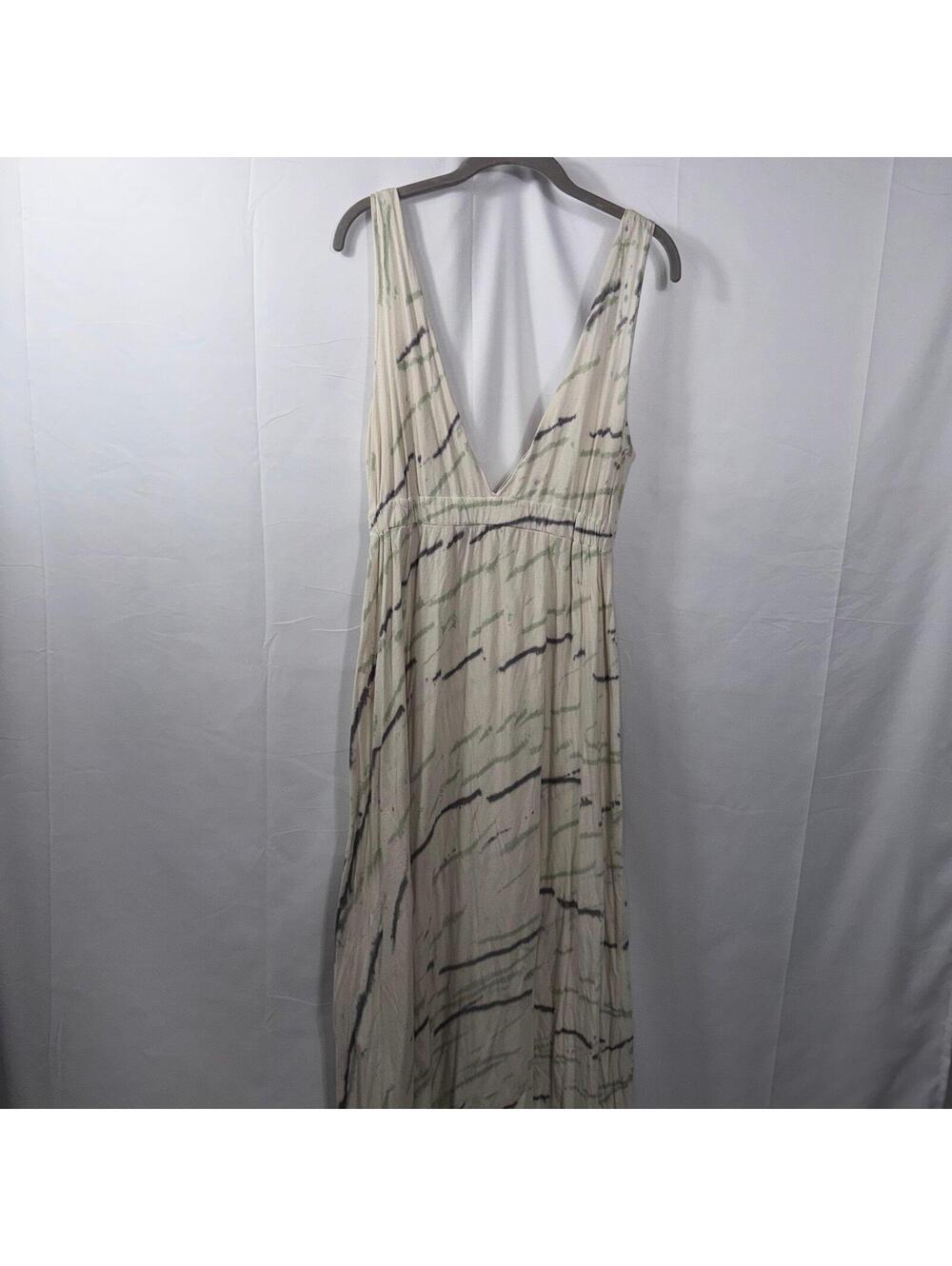 Alternative Apparel Cream Abstract Maxi Dress
Size Large